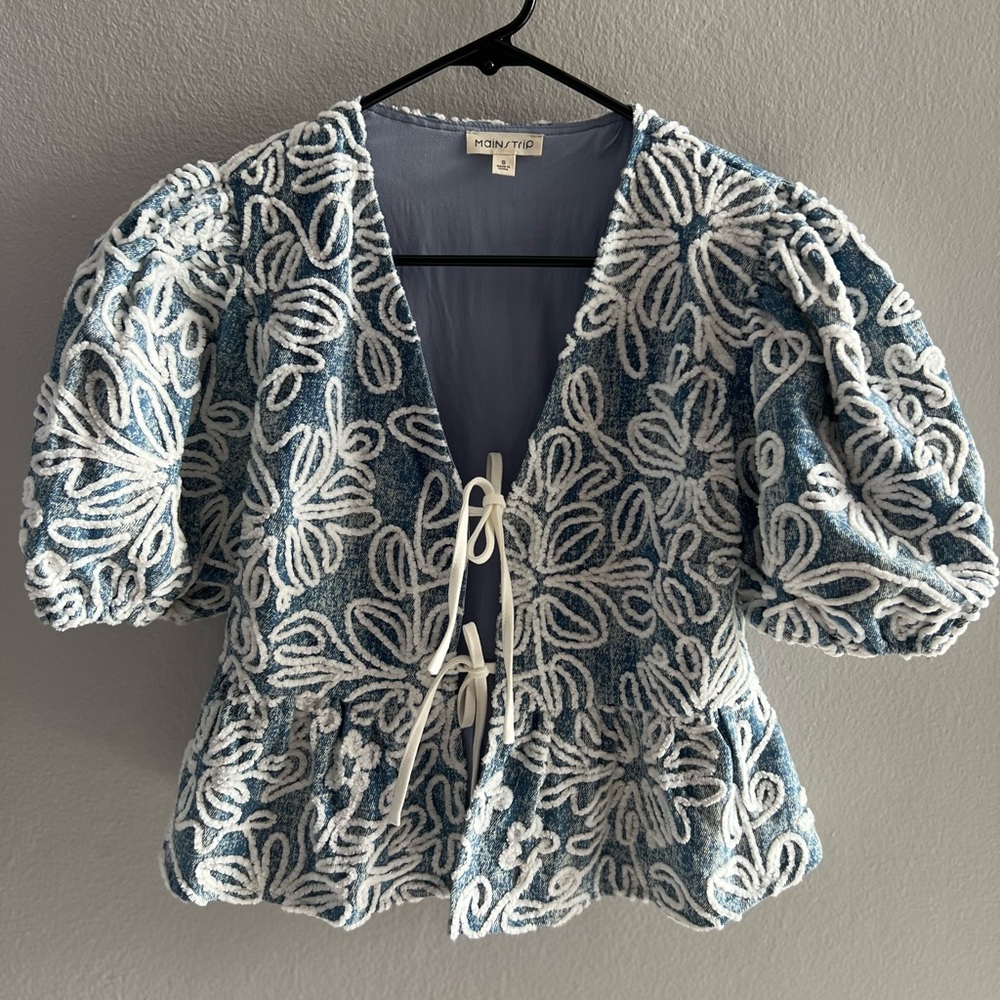 Main Strip Blue & White Floral Puff-Sleeve Peplum Blouse